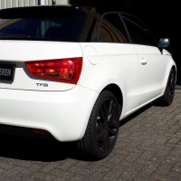 Witte Audi A1 TFSI met geblindeerde ramen