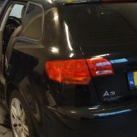 Zwarte Audi A3 met geblindeerde ruiten
