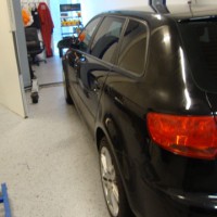 Zwarte Audi A3 met geblindeerde ruiten