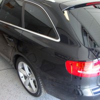 Zwarte Audi A4 Avant met geblindeerde ruiten